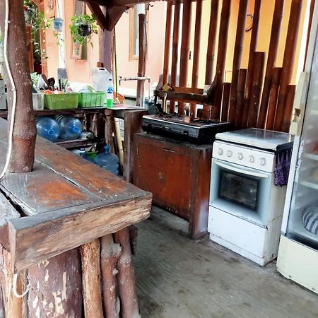 Bed and Breakfast Made Roejas Family à Uluwatu Extérieur photo