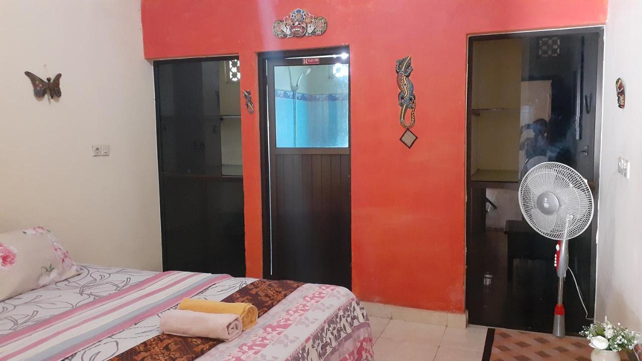Bed and Breakfast Made Roejas Family à Uluwatu Extérieur photo